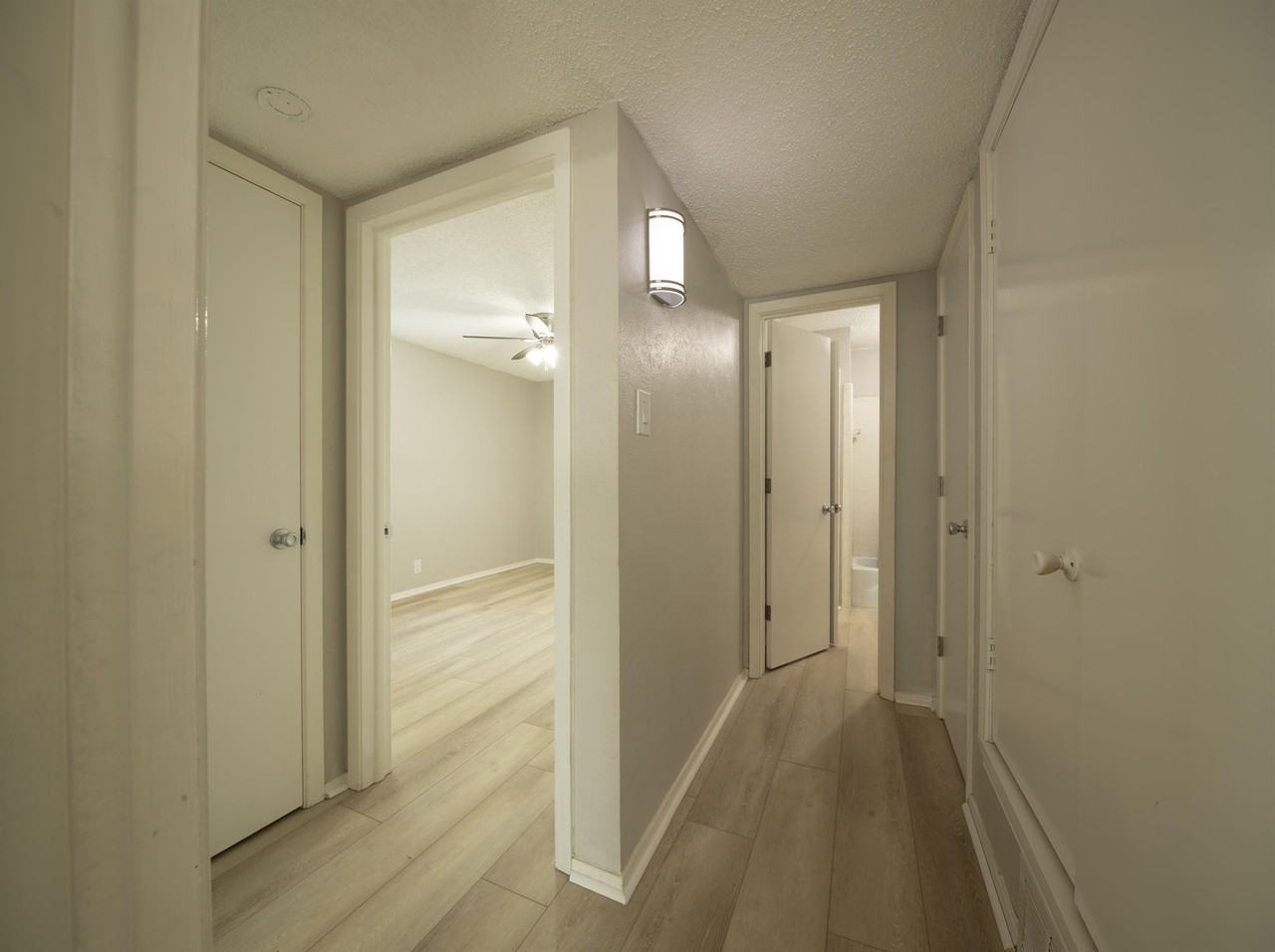 1717 N Locust St - Chateau D'Or - Photo 3 of 15