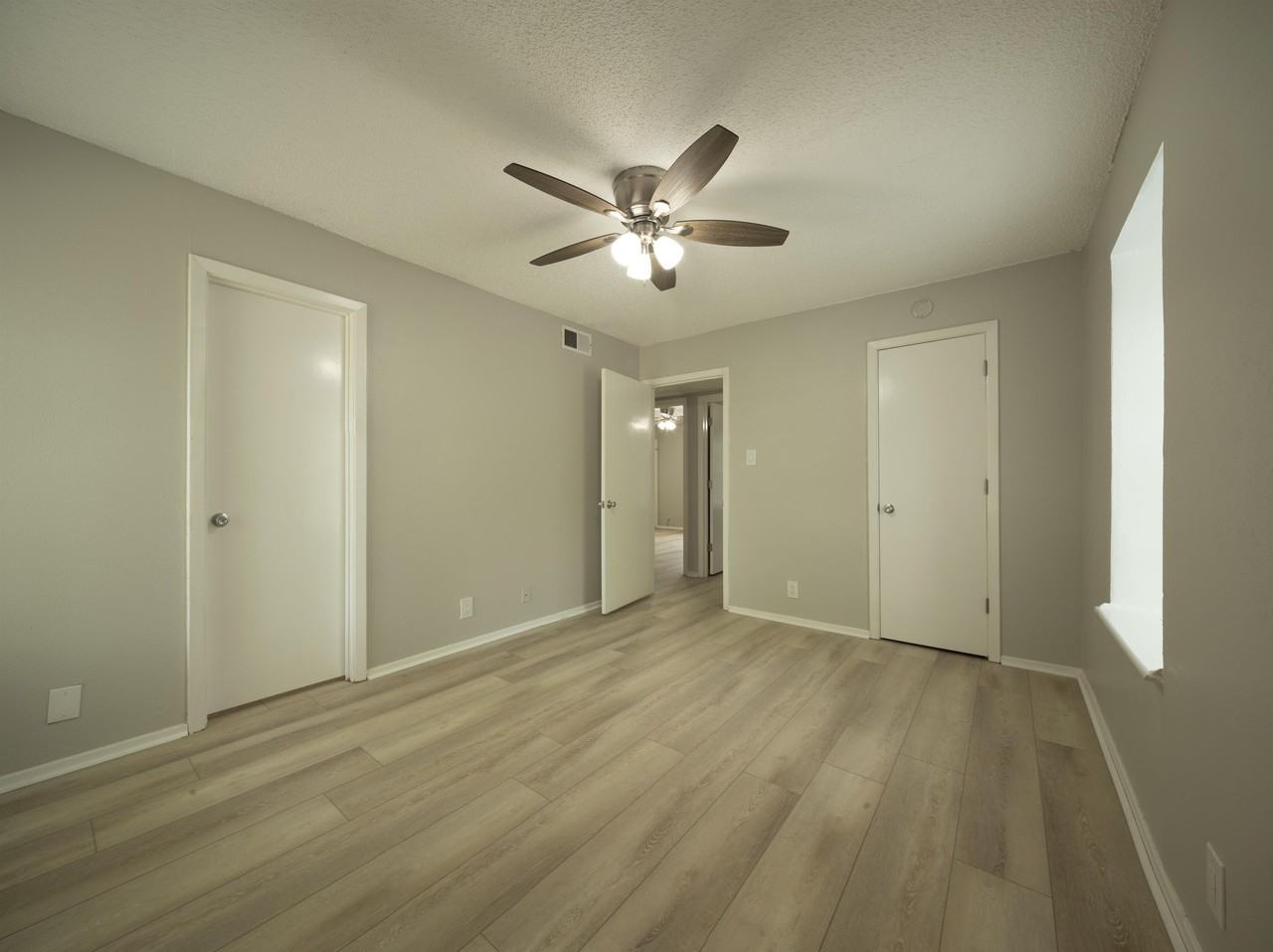 1717 N Locust St - Chateau D'Or - Photo 7 of 15