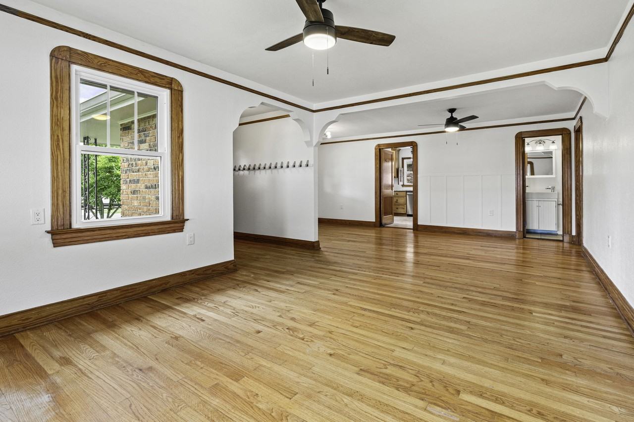 3011 46th Street - Photo 3 of 15