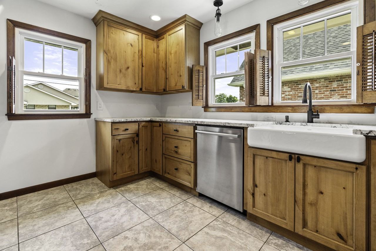 3011 46th Street - Photo 5 of 15