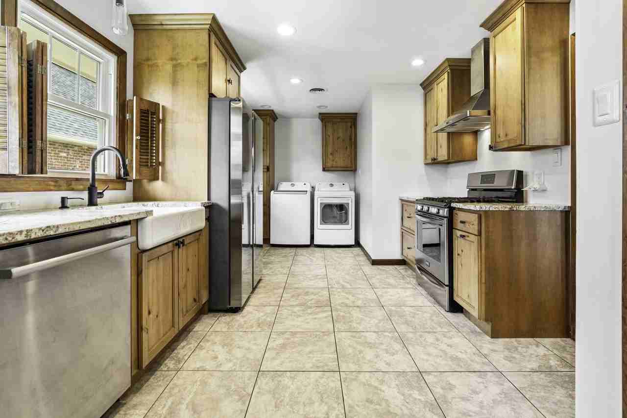 3011 46th Street - Photo 6 of 15