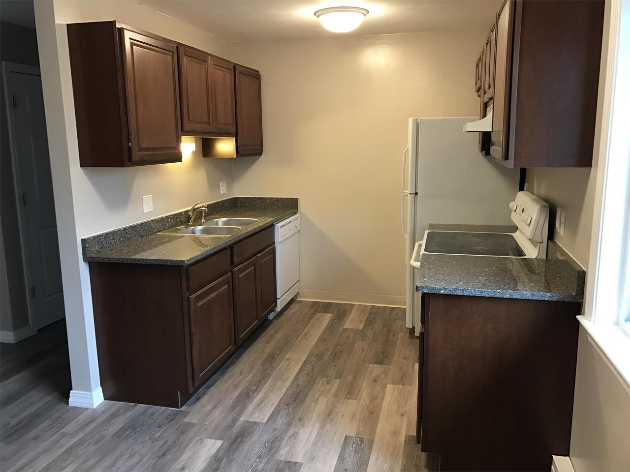 Trowbridge Manor - Photo 5 of 7