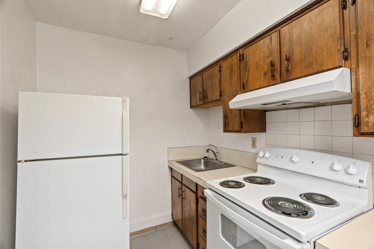 Mayflower 112 East 1st Street - Photo 7 of 24