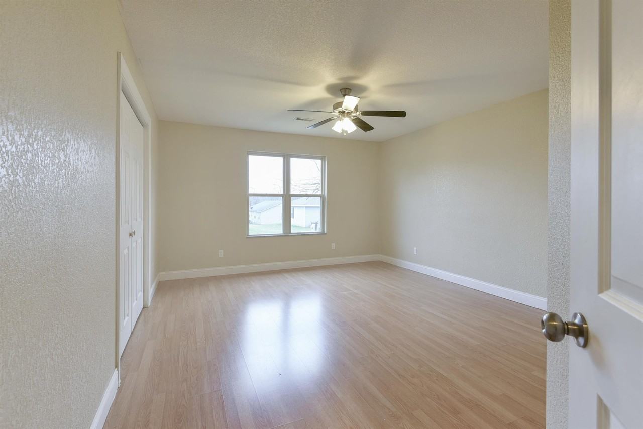 Mountain Grove Duplexes - Photo 3 of 11