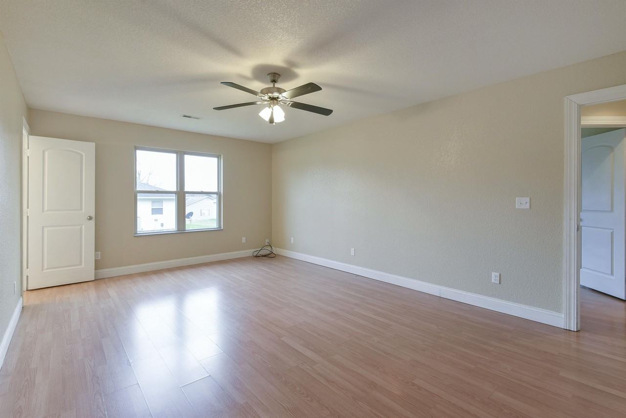 Mountain Grove Duplexes - Photo 6 of 11