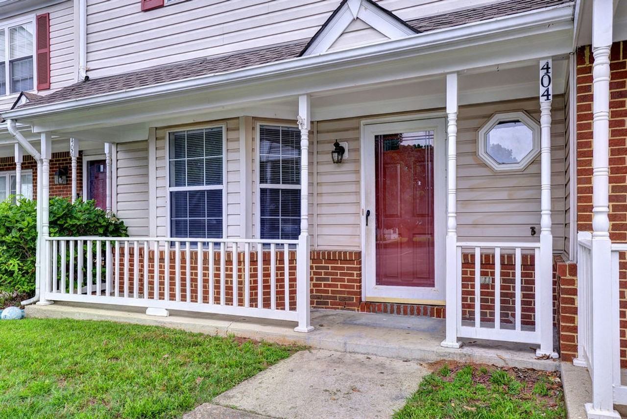 404 Crescent Ct - Photo 4 of 25