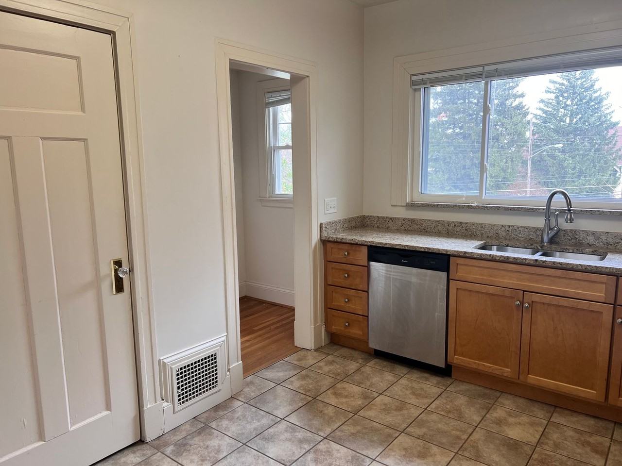 3578 Burch Ave - Photo 5 of 49