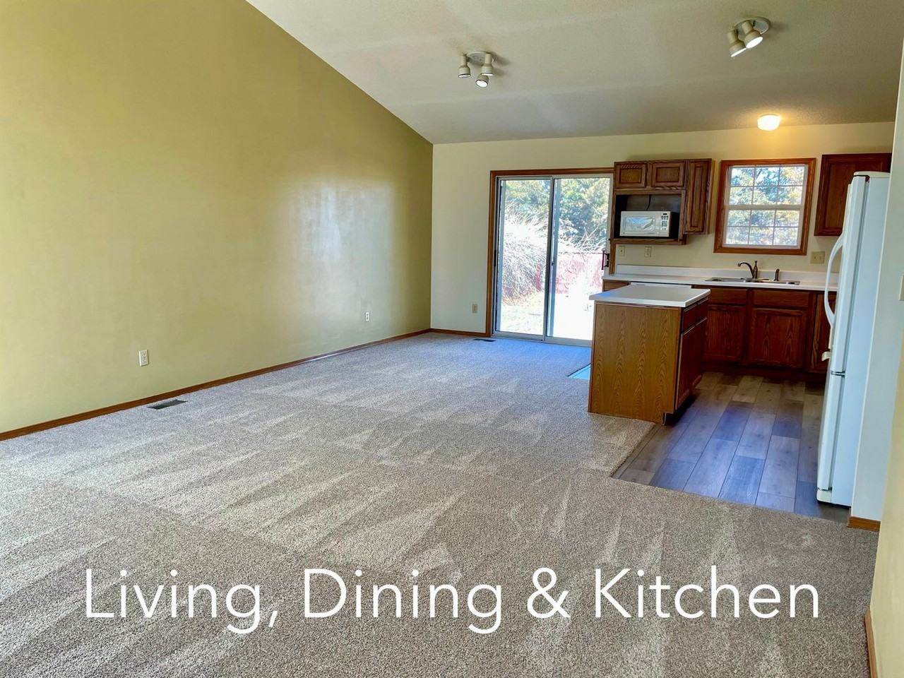 720 Deerfield Cir - Photo 3 of 19