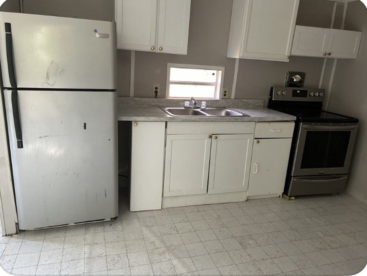 190 Riverbend Dr - Photo 2 of 7