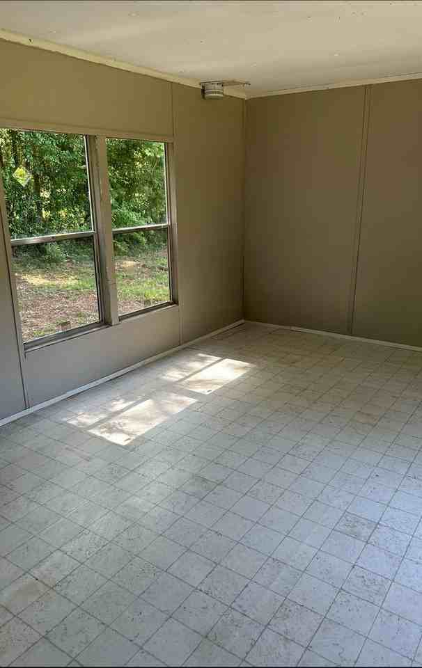 190 Riverbend Dr - Photo 3 of 7