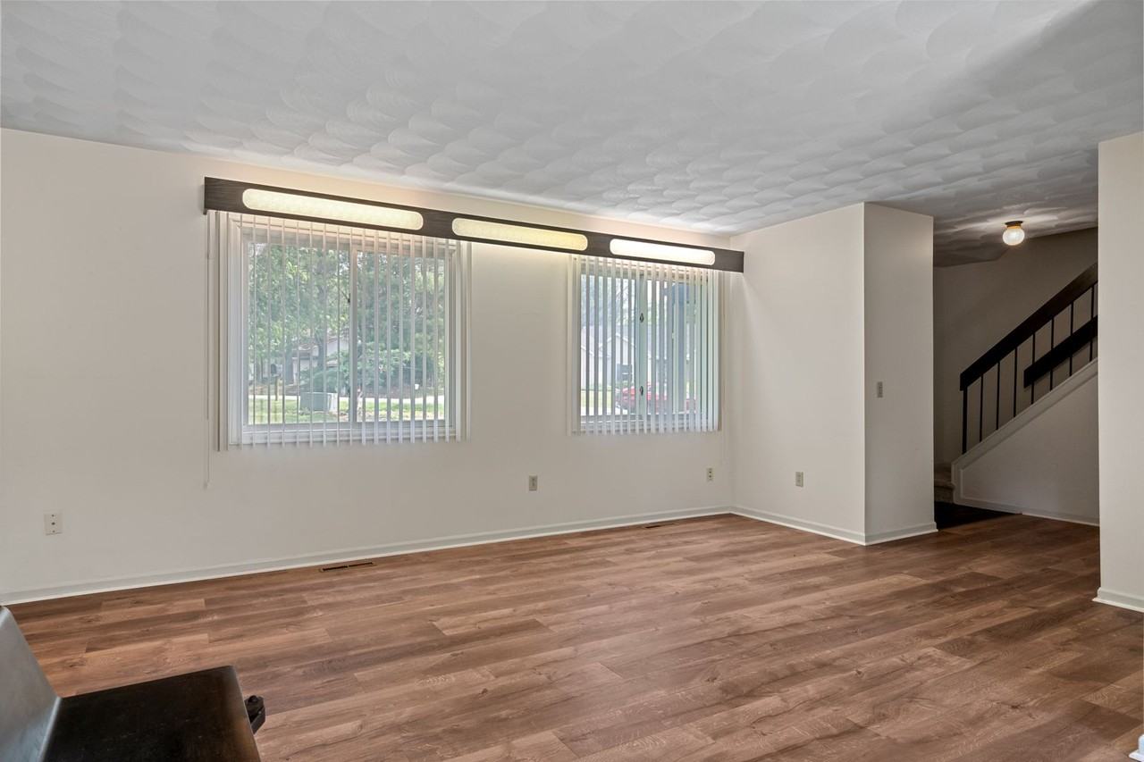 1007 Horse Shoe Ln - Photo 3 of 29