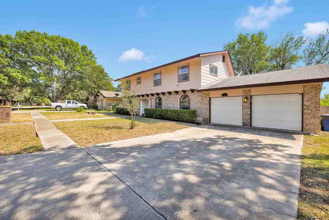 4514 Briar Frst - Photo 3 of 28