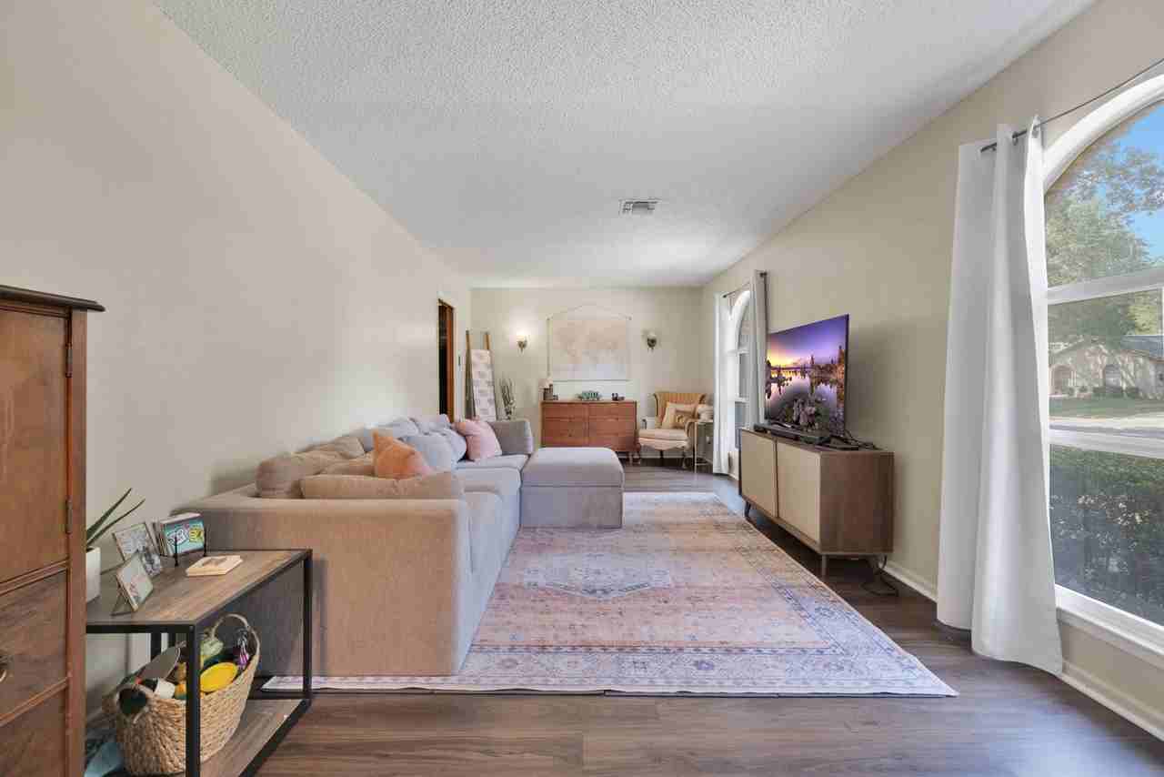 4514 Briar Frst - Photo 4 of 28