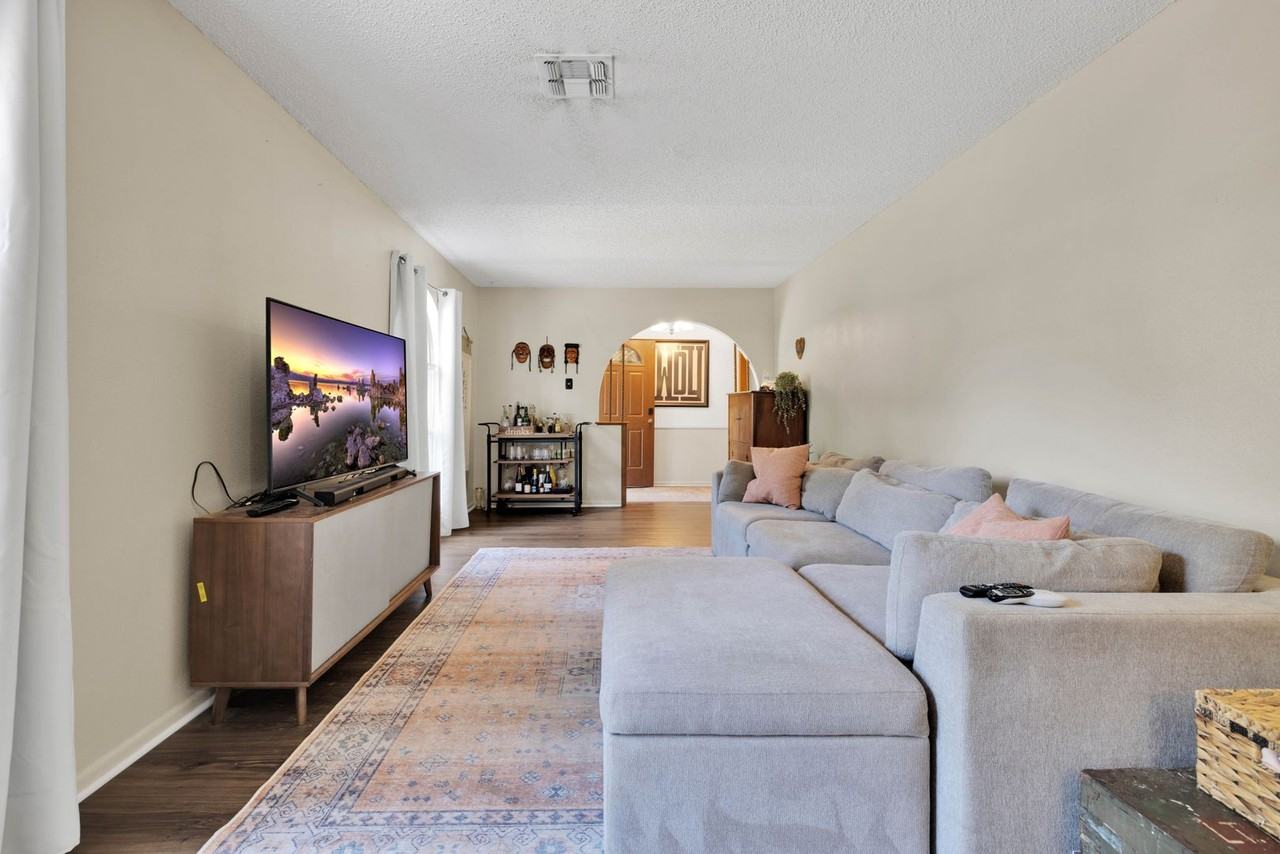 4514 Briar Frst - Photo 5 of 28