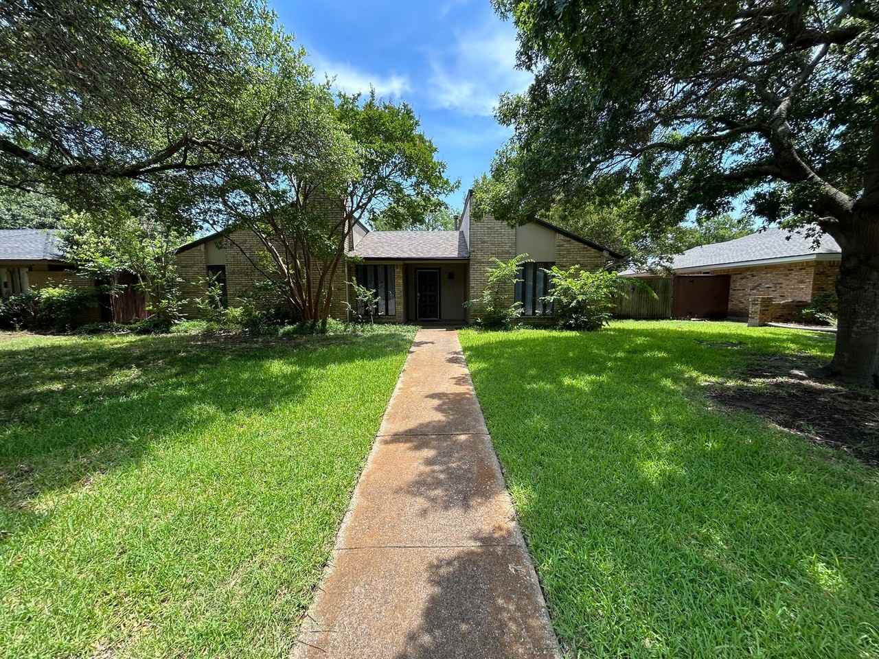 1510 Somerset Pl - Photo 2 of 19