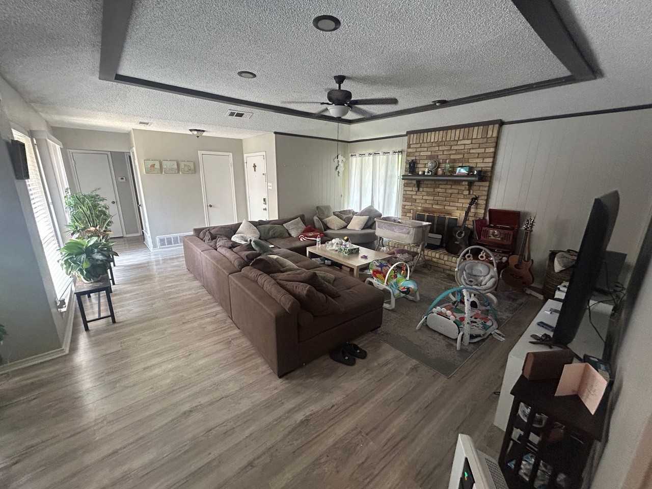 1510 Somerset Pl - Photo 3 of 19