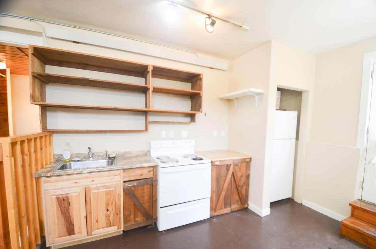 21 N Main St - Photo 7 of 16