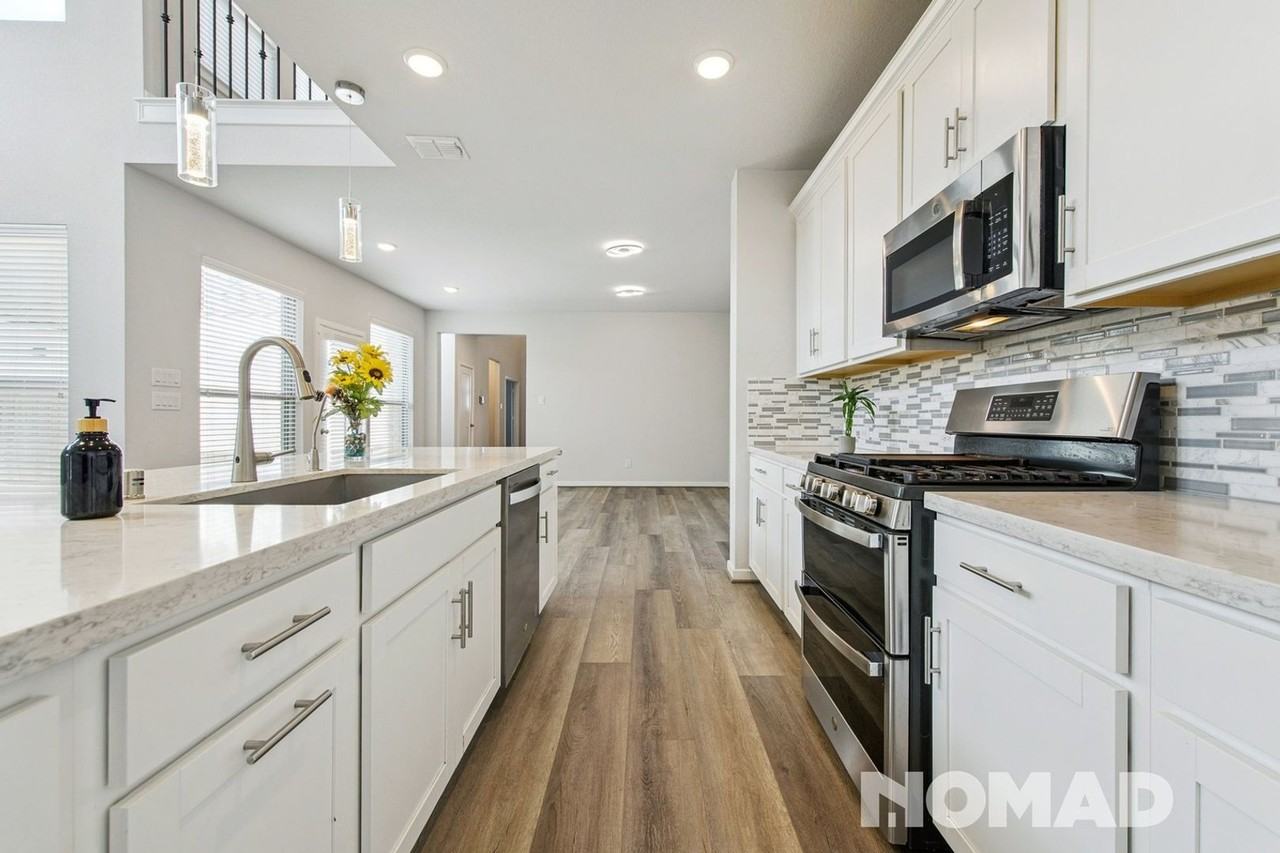 9215 Lair Cove Dr - Photo 4 of 29