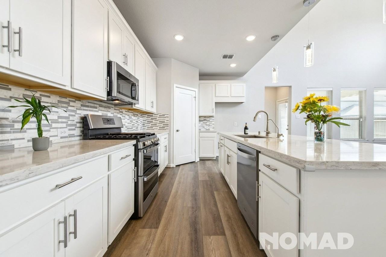 9215 Lair Cove Dr - Photo 5 of 29