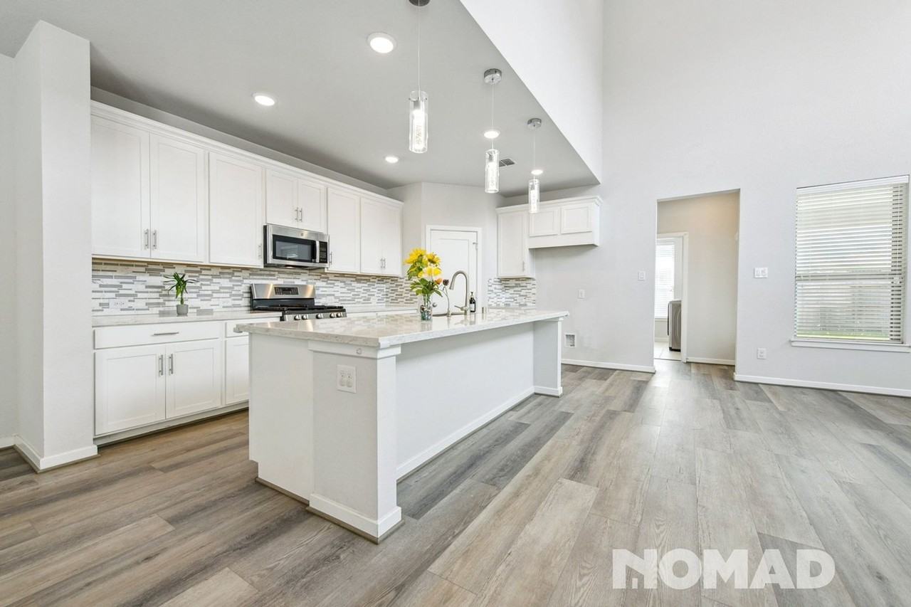 9215 Lair Cove Dr - Photo 6 of 29