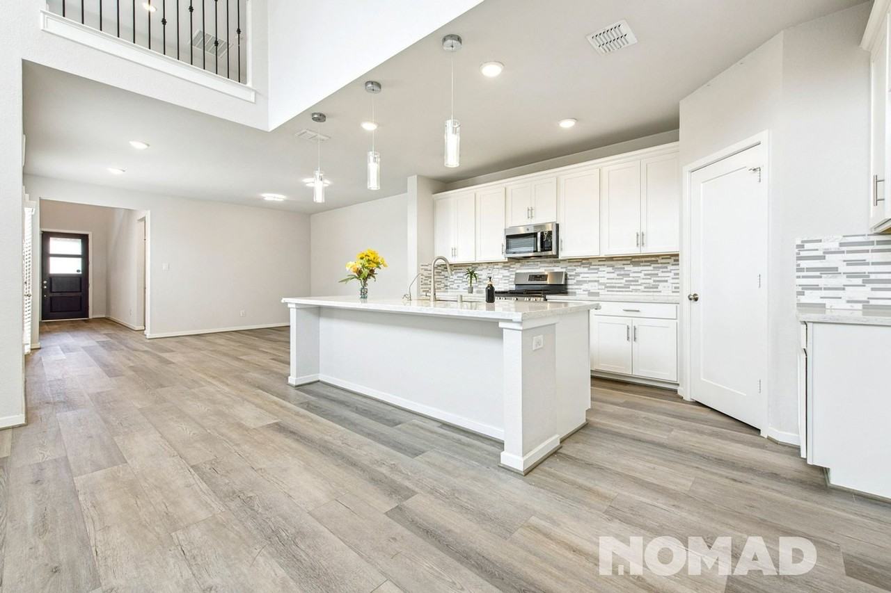 9215 Lair Cove Dr - Photo 7 of 29