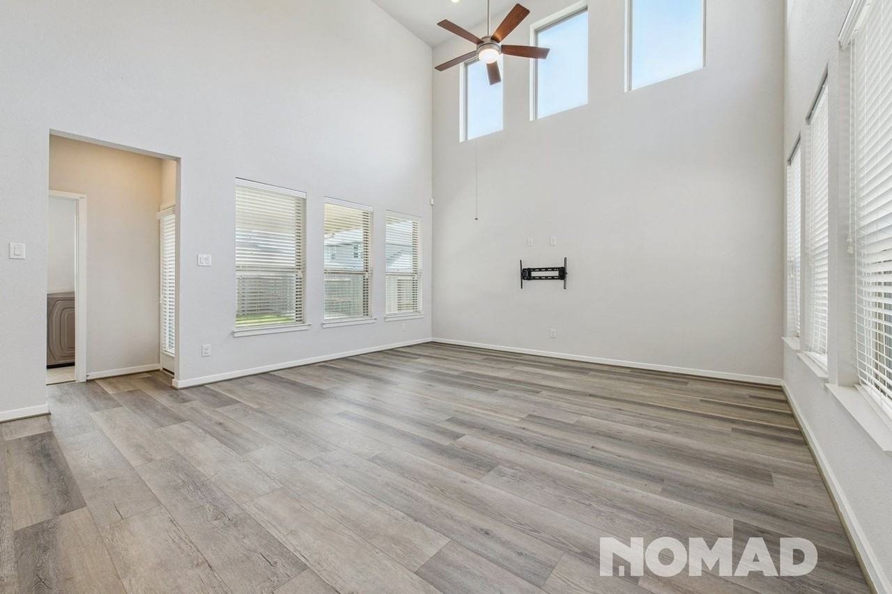 9215 Lair Cove Dr - Photo 2 of 30