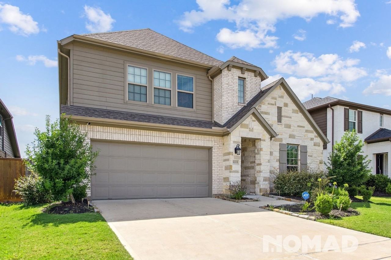 9215 Lair Cove Dr - Photo 3 of 29