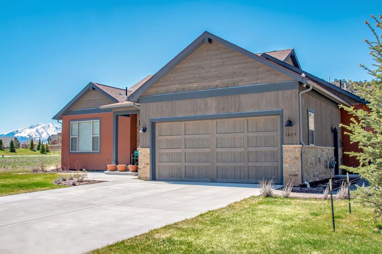 1627 River Bend Way - Photo 2 of 20