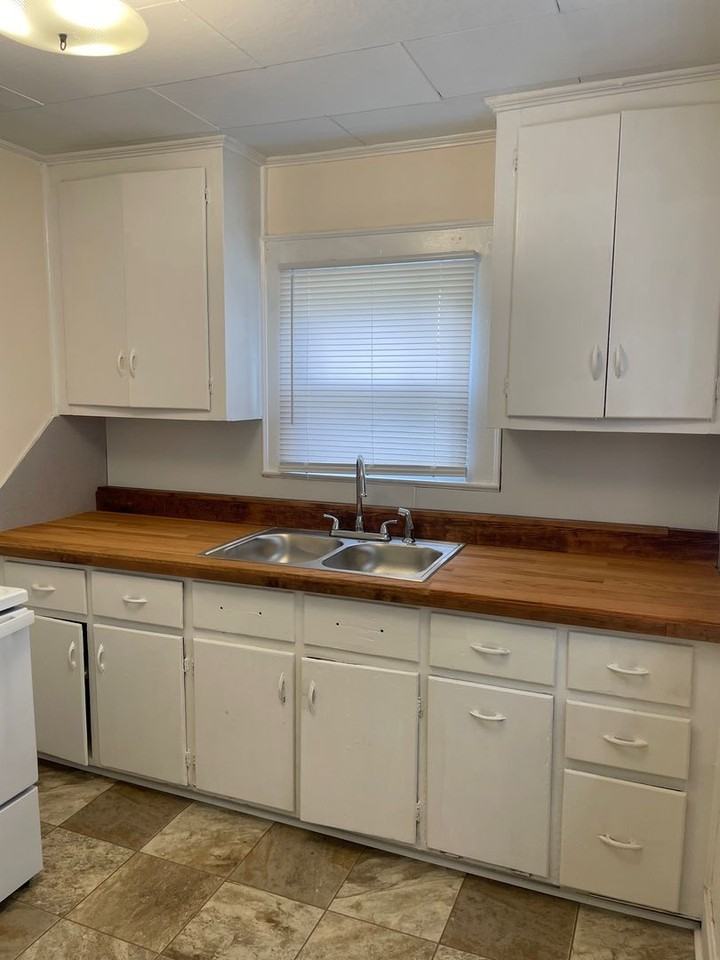 420 N Elm St - Photo 6 of 21