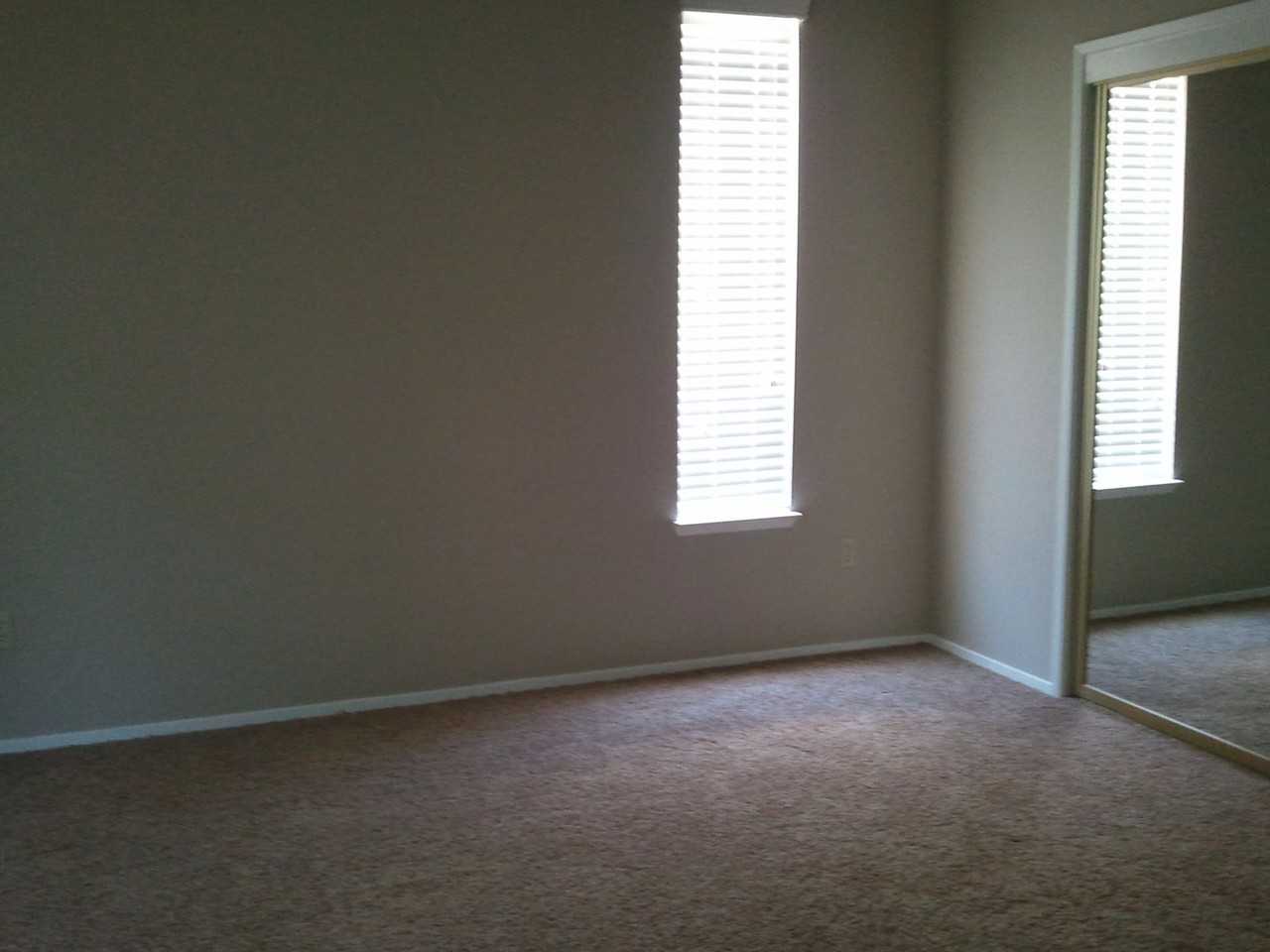 921 Harvest Creek Rd - Photo 6 of 11