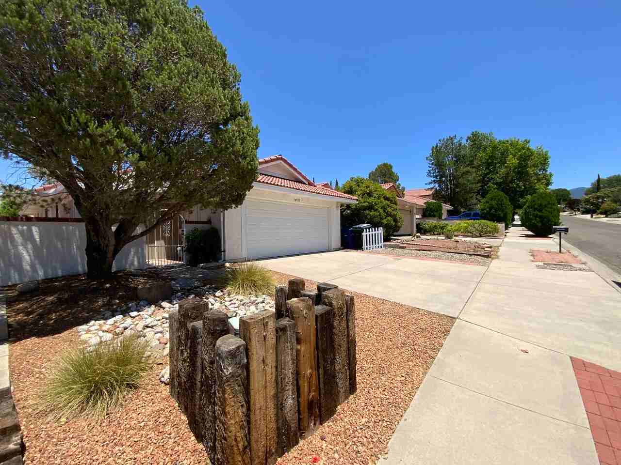 10327 Casador Del Oso Ne - Photo 3 of 31