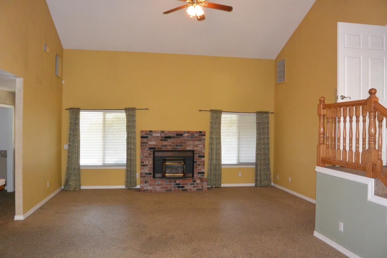 1936 S Teddy St - Photo 5 of 13