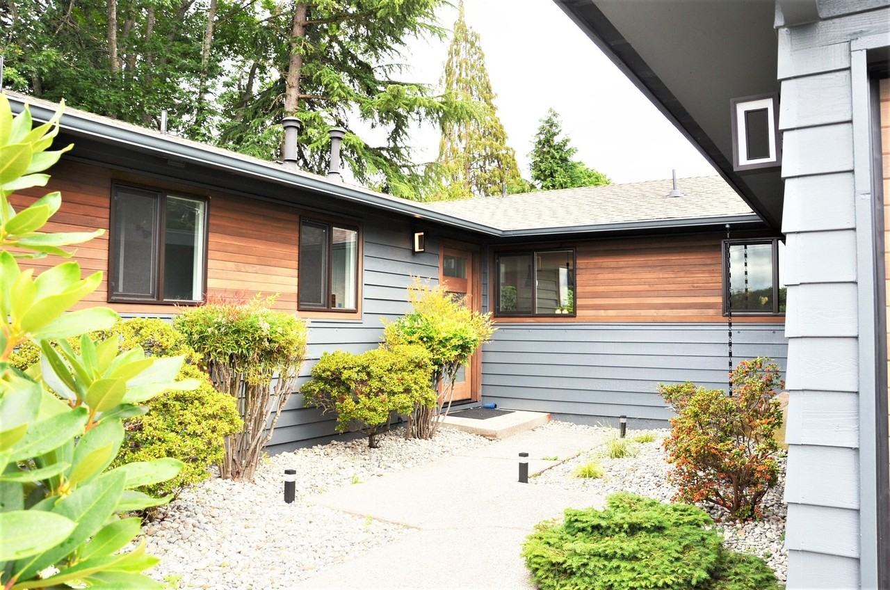 1028 159th Pl Se - Photo 2 of 14