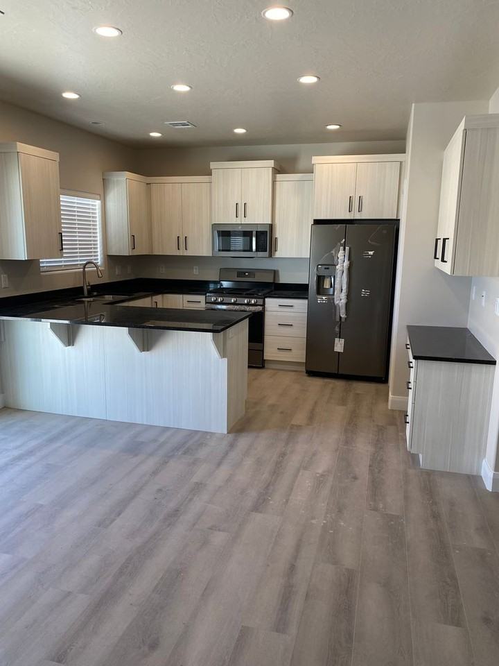 668 SG231 - 668 E Fiddlers Cove Dr #5 - Photo 4 of 17