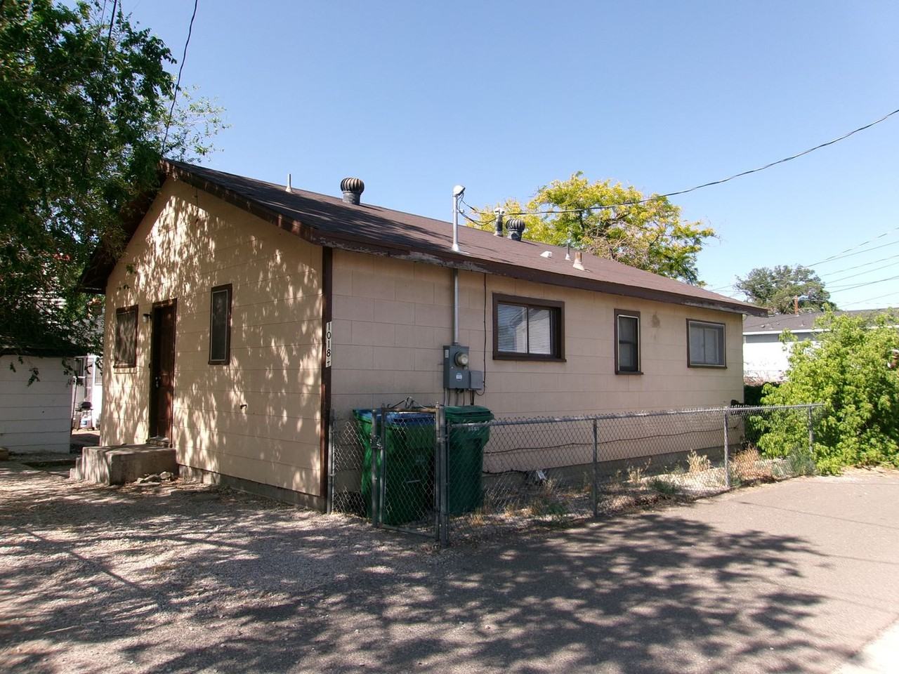 1018 1/2 E St - Photo 2 of 12