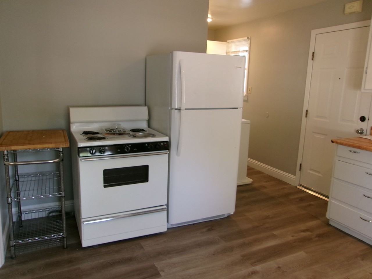 1018 1/2 E St - Photo 6 of 12