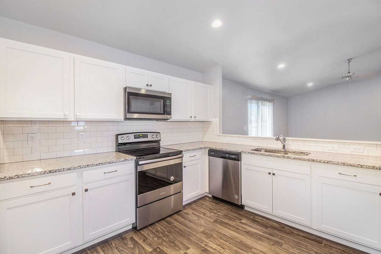 16557 Charles Town Dr - Photo 3 of 23