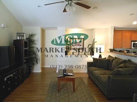 128 Lakepointe Dr - Photo 2 of 11