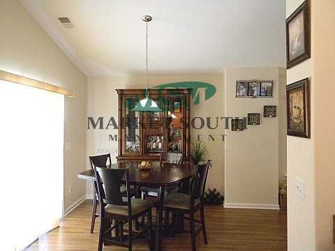 128 Lakepointe Dr - Photo 3 of 11