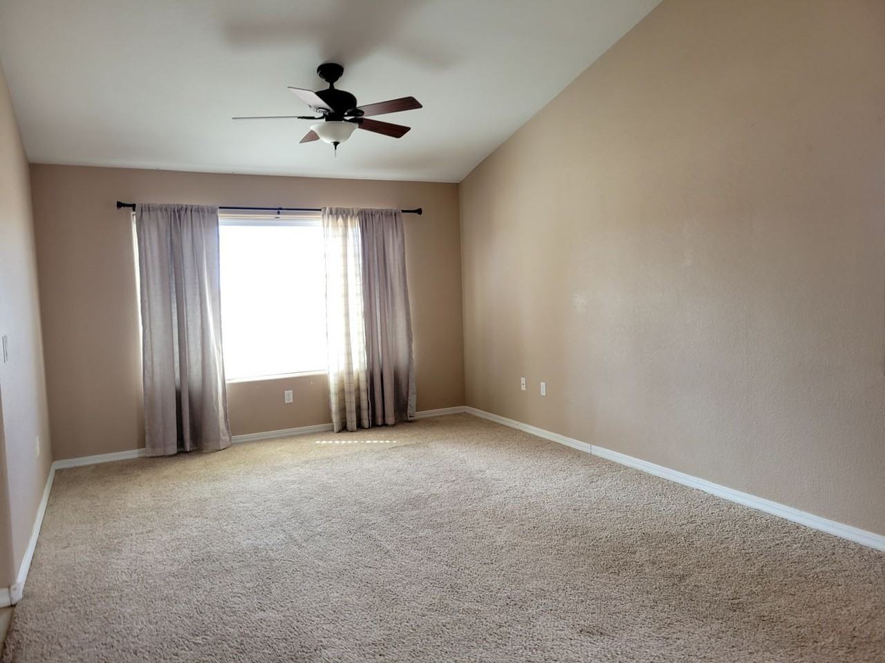 3000 Elizabeth Ct - Photo 2 of 18