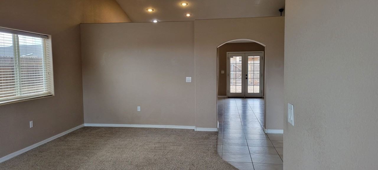 3000 Elizabeth Ct - Photo 3 of 18