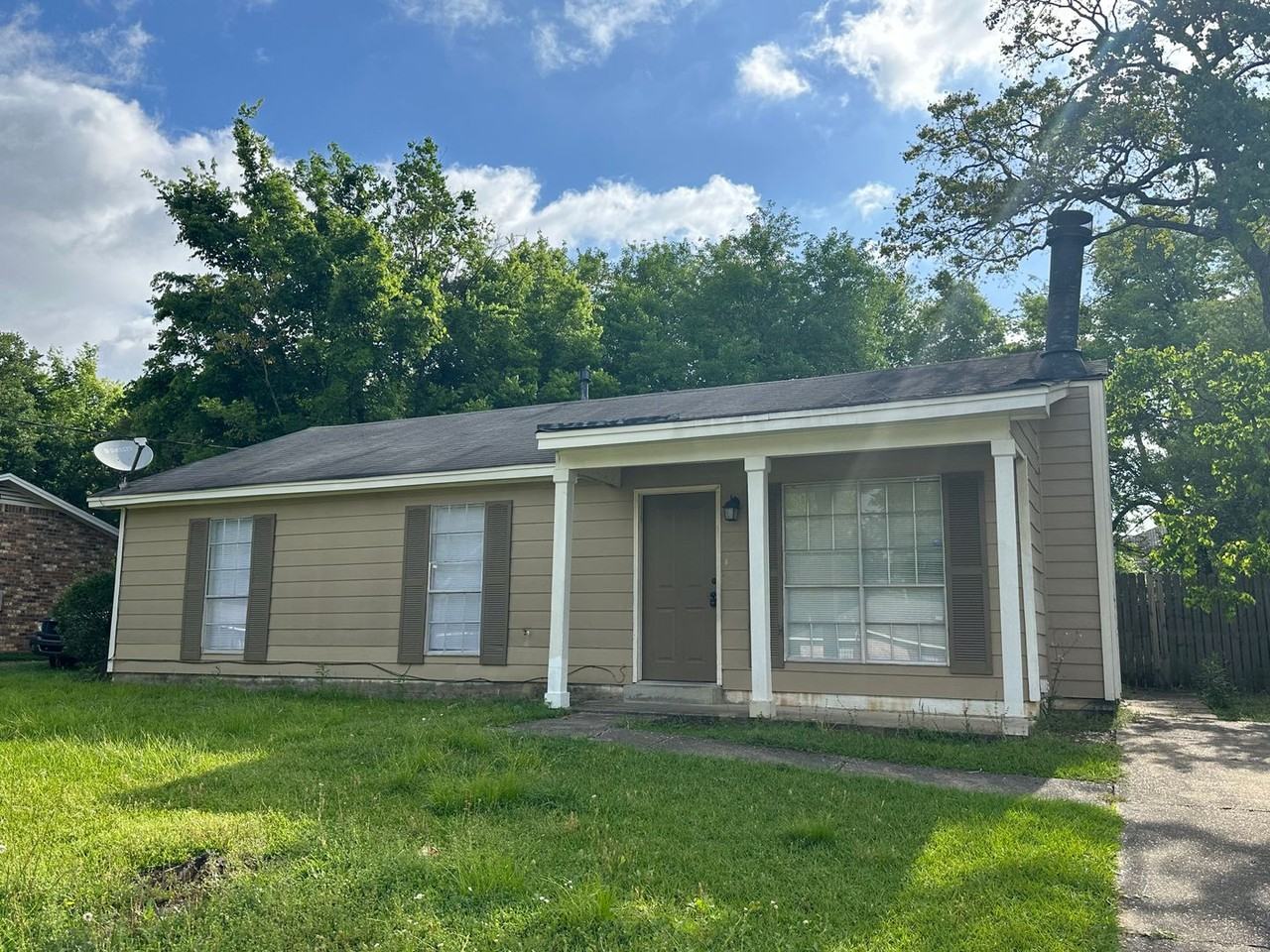 2825 Shenandoah Dr - Photo 2 of 12