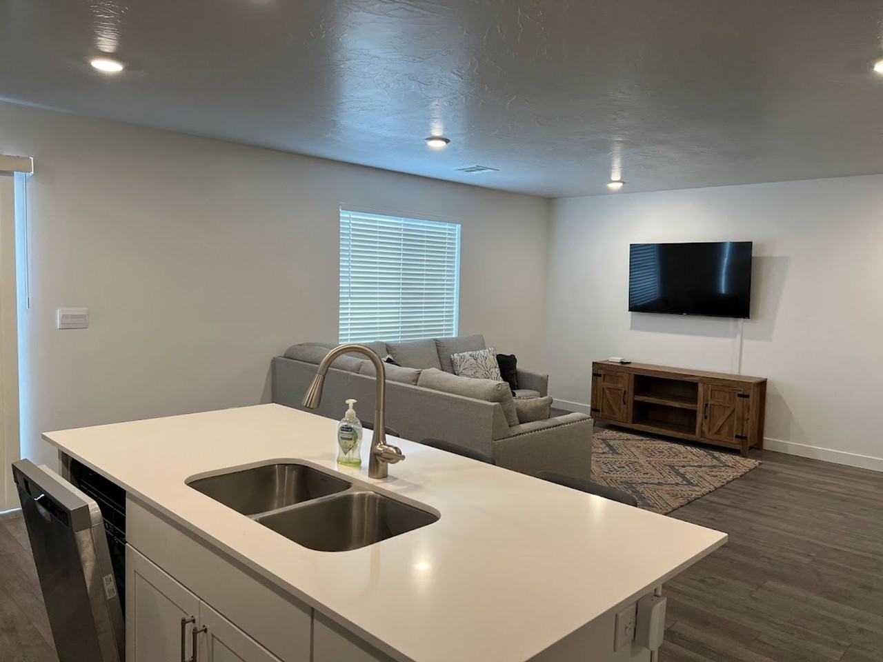 280 280 W. 2050 N. - MOA-B 280 - Photo 3 of 30