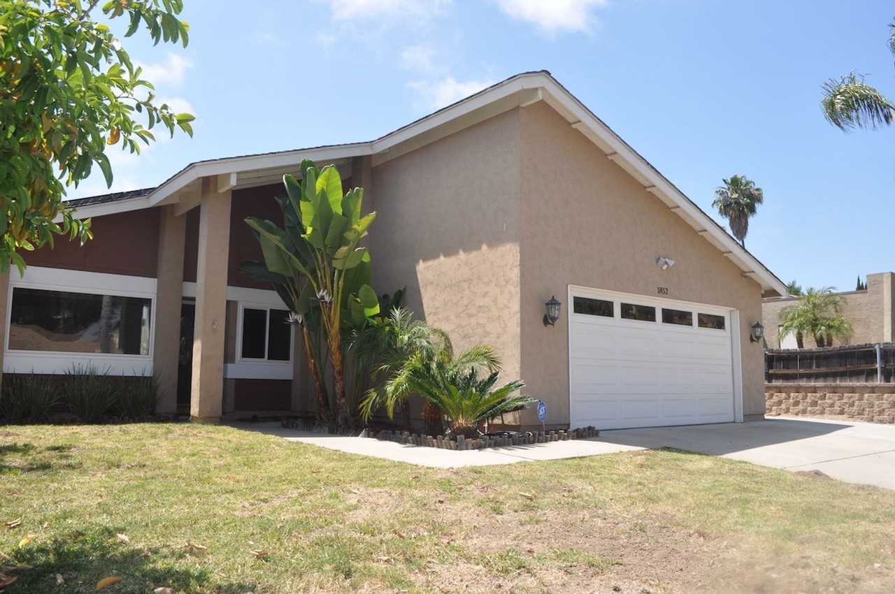 1852 Sonoma Ln - Photo 2 of 31