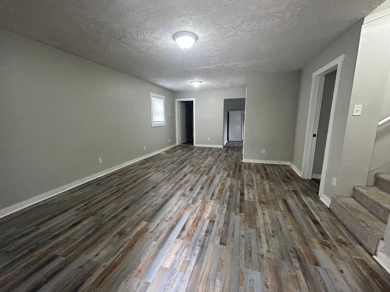 642 N Elm St - Photo 3 of 10