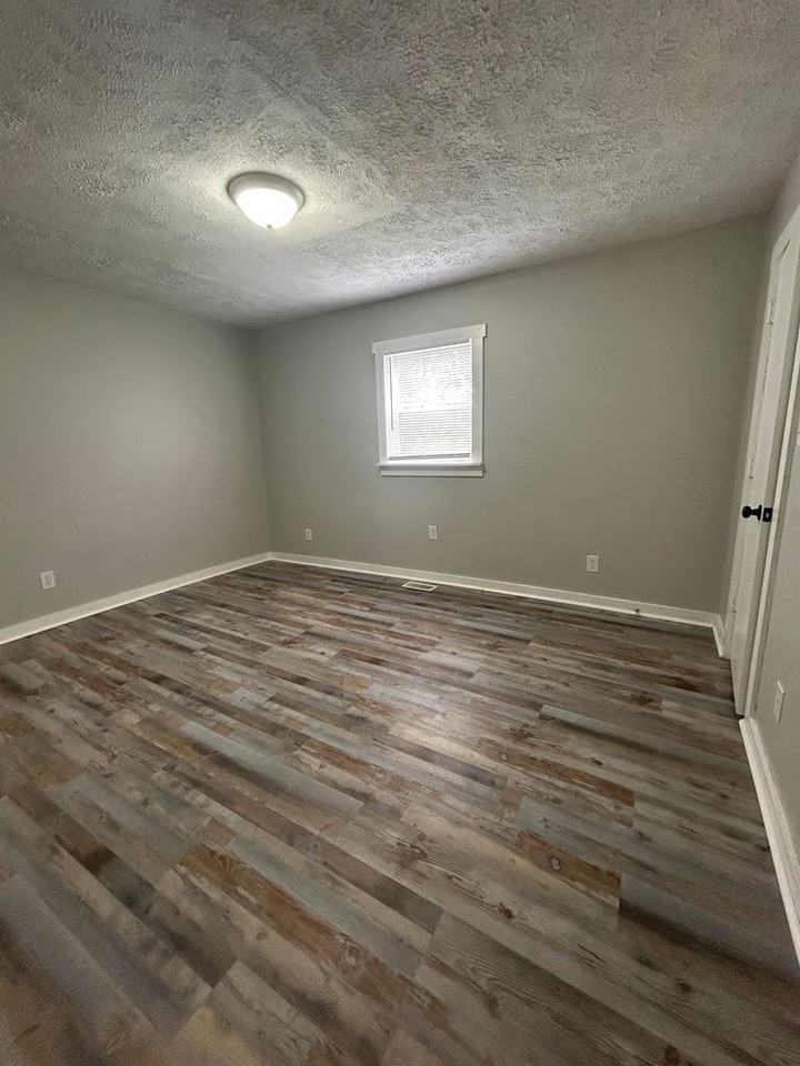 642 N Elm St - Photo 5 of 10