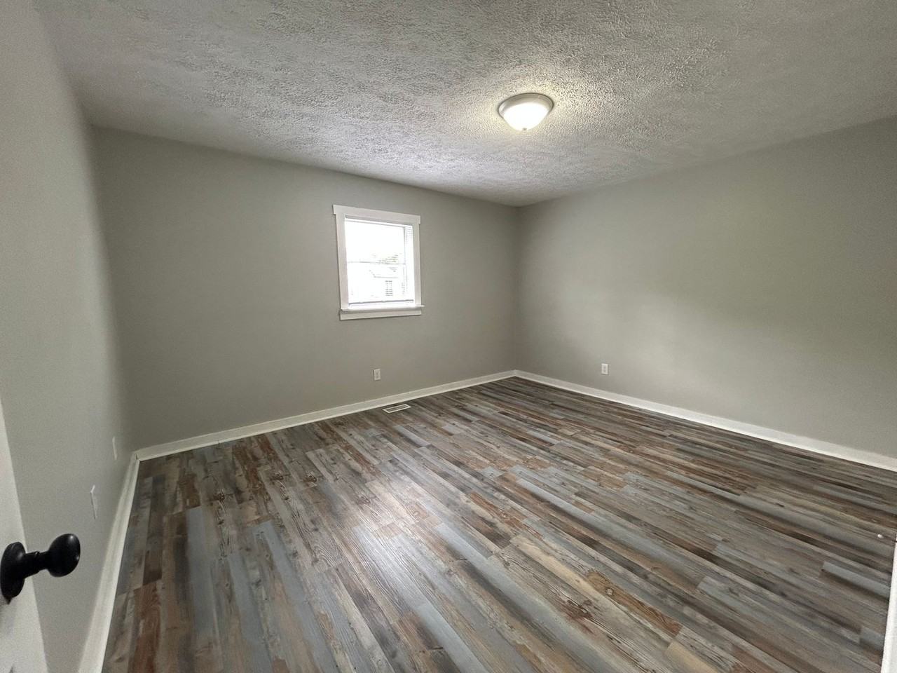 642 N Elm St - Photo 6 of 10