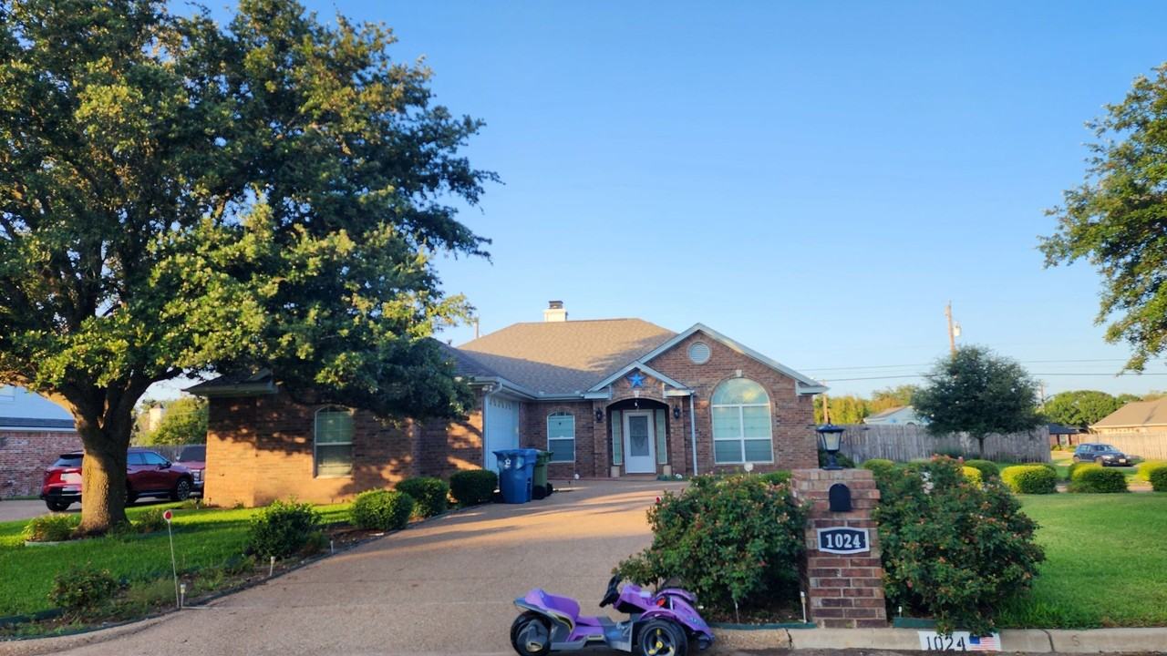 1024 Heatherwood - Photo 2 of 39