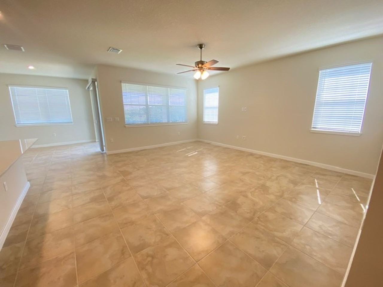 16038 Winding Bluff Dr - Photo 4 of 31