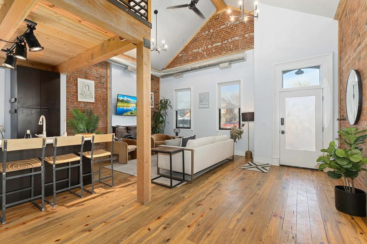 3260 Curtis St - Photo 4 of 19